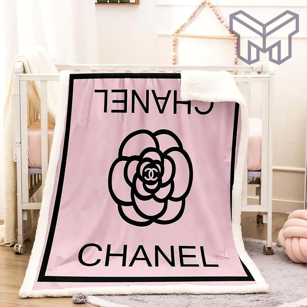 Chanel Flowers  Chanel logo Chanel Making out