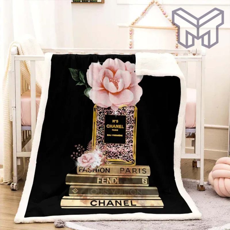 Chanel Perfume Logo Luxury Brand Premium Blanket Fleece Living Room Luxury Blanket For Home