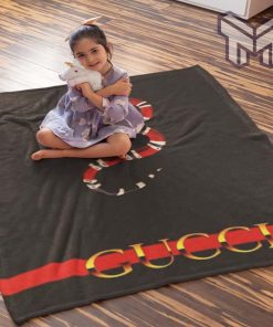 Gucci snake luxury brand logo premium blanket fleece thin blanket to keep warm