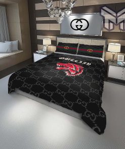 Gucci Bedding Set, Gucci Red Wolf Fashion Logo Luxury Brand Bedding Set Home Decor