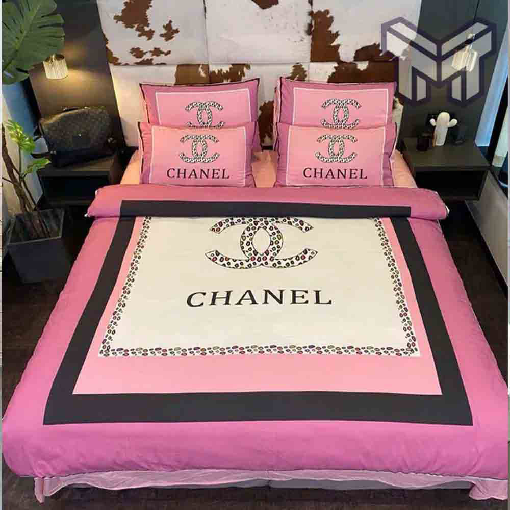 Chanel Pinky Premium Fashion Luxury Brand Home Decor Bathroom Set