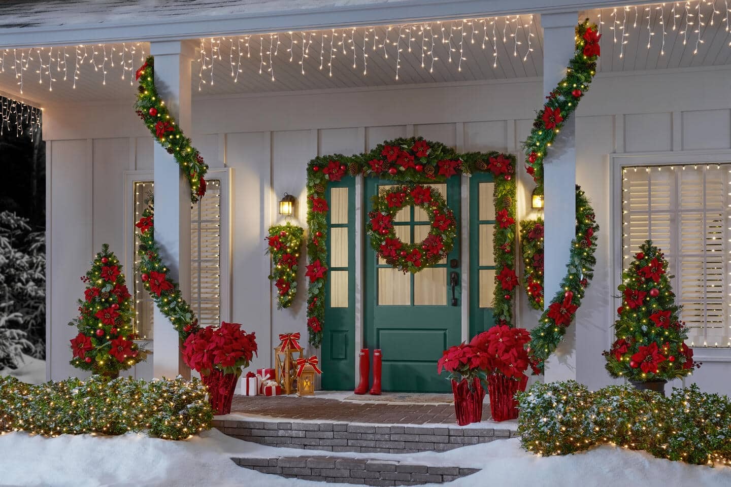 Outdoor Christmas Decorations to Match Your Fashionable Wardrobe