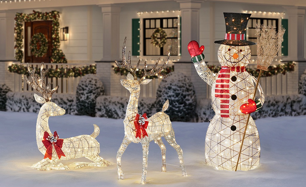 Create a Fashion-Forward Wonderland: DIY Outdoor Christmas Decorations