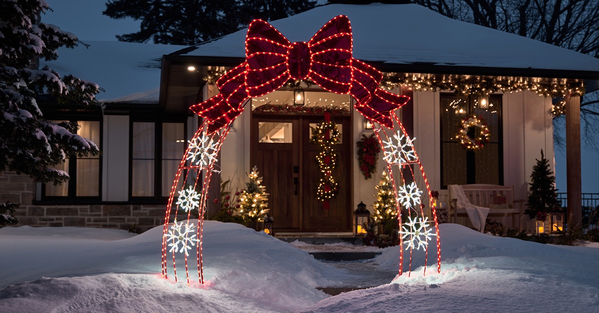 15 Outdoor Christmas Decorations to Complement Your Fashionable Clothing